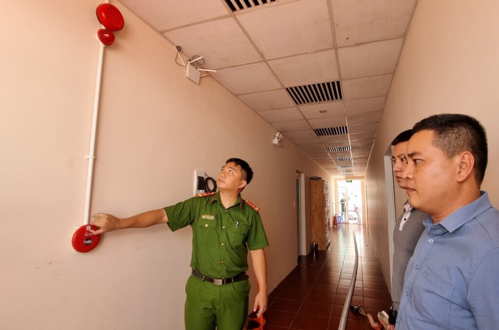 Việc kiểm tra và bảo trì định kỳ hệ thống báo cháy giúp đảm bảo thiết bị luôn sẵn sàng hoạt động