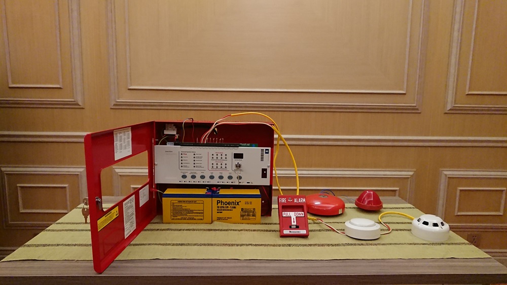 Khi lắp đặt hệ thống báo cháy, việc tuân thủ các tiêu chuẩn kỹ thuật là yếu tố quan trọng hàng đầu