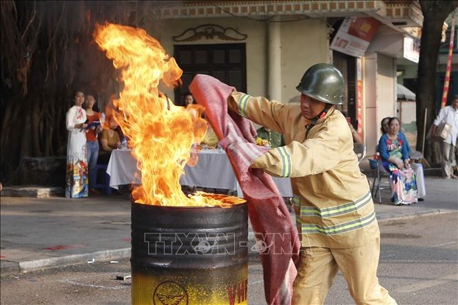 Hướng dẫn sử dụng chăn chữa cháy Hướng dẫn sử dụng chăn chữa cháy