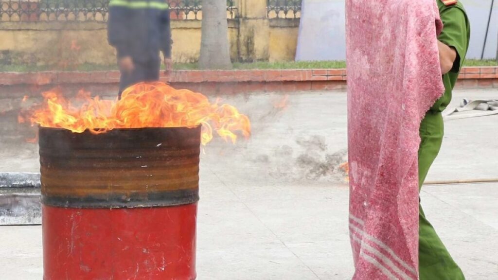 Liên hệ để trang bị chăn chữa cháy Liên hệ để trang bị chăn chữa cháy