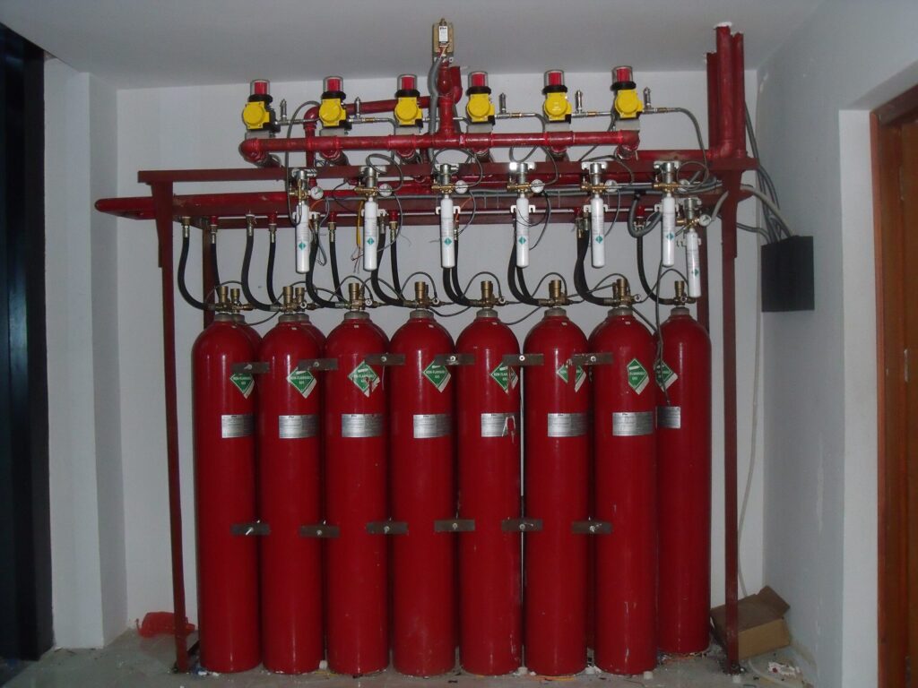 Các hệ thống chữa cháy khí đóng vai trò quan trọng trong việc kiểm soát và dập tắt các đám cháy