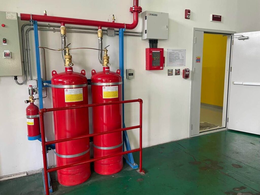 Bình chữa cháy dạng khí sử dụng các loại khí chữa cháy như Halon