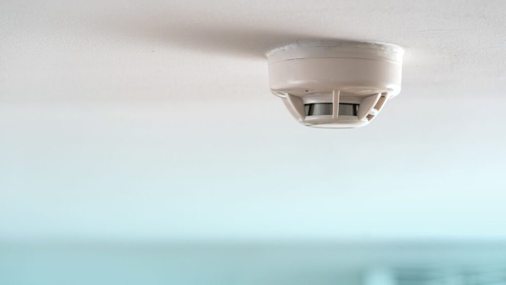Thiết bị báo cháy giúp phát hiện sự cố hỏa hoạn sớm trước khi cháy lan ra diện rộng