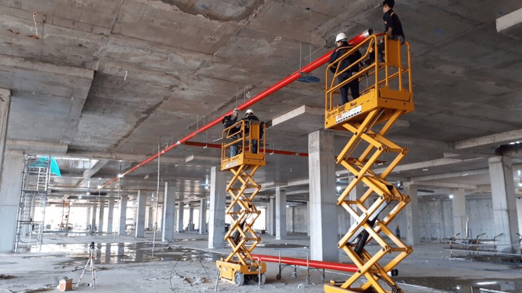Thi công hệ thống PCCC yêu cầu tuân thủ nghiêm ngặt các tiêu chuẩn kỹ thuật để đảm bảo an toàn