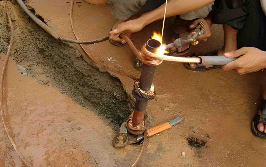 Hệ thống tiếp địa bao gồm các cọc tiếp địa, dây dẫn và hộp kiểm tra điện trở đất