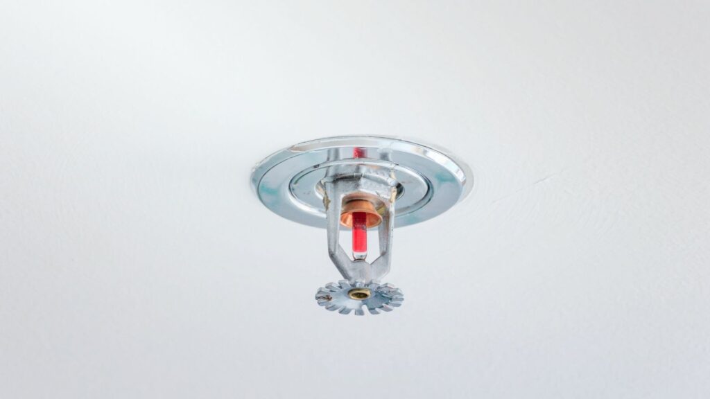 Đầu phun sprinkler có khả năng phản ứng cực nhanh khi nhiệt độ môi trường vượt ngưỡng cho phép kích hoạt