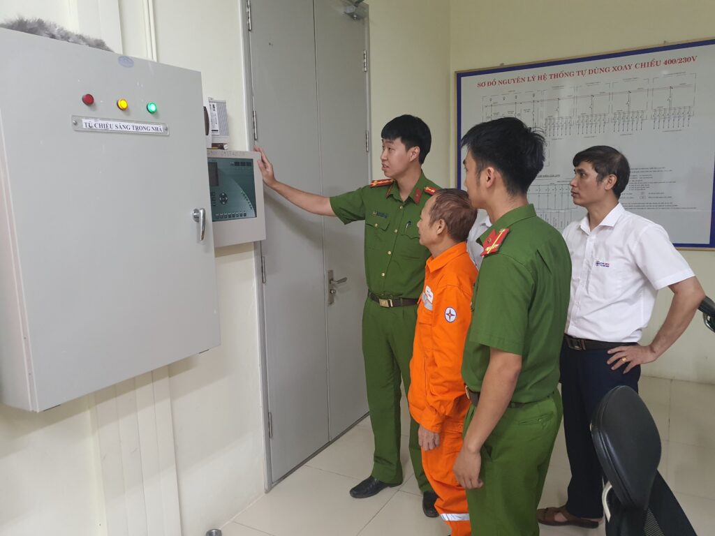 Khi kiểm tra thực tế, cán bộ sẽ đánh giá toàn diện tình trạng hệ thống tại công trình